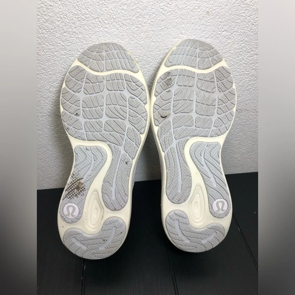 Lululemon Blissfeel 2 Womens Running Shoe silver white size 11